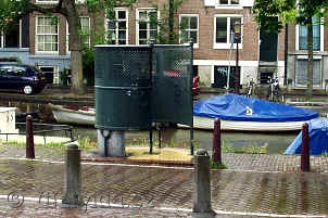 Holandská mozaika Amsterdam - "zatočený plech" rozuměj WC pisoár